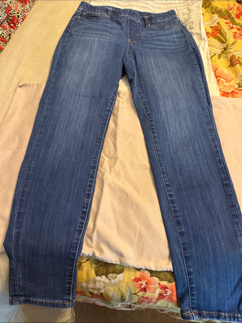 Judy Blue Straight-Leg Denim Jeans in Medium Blue Wash